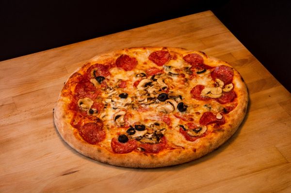 Pizza Salami & Funghi – 520g - Pizza Mediteraneo - Timisoara